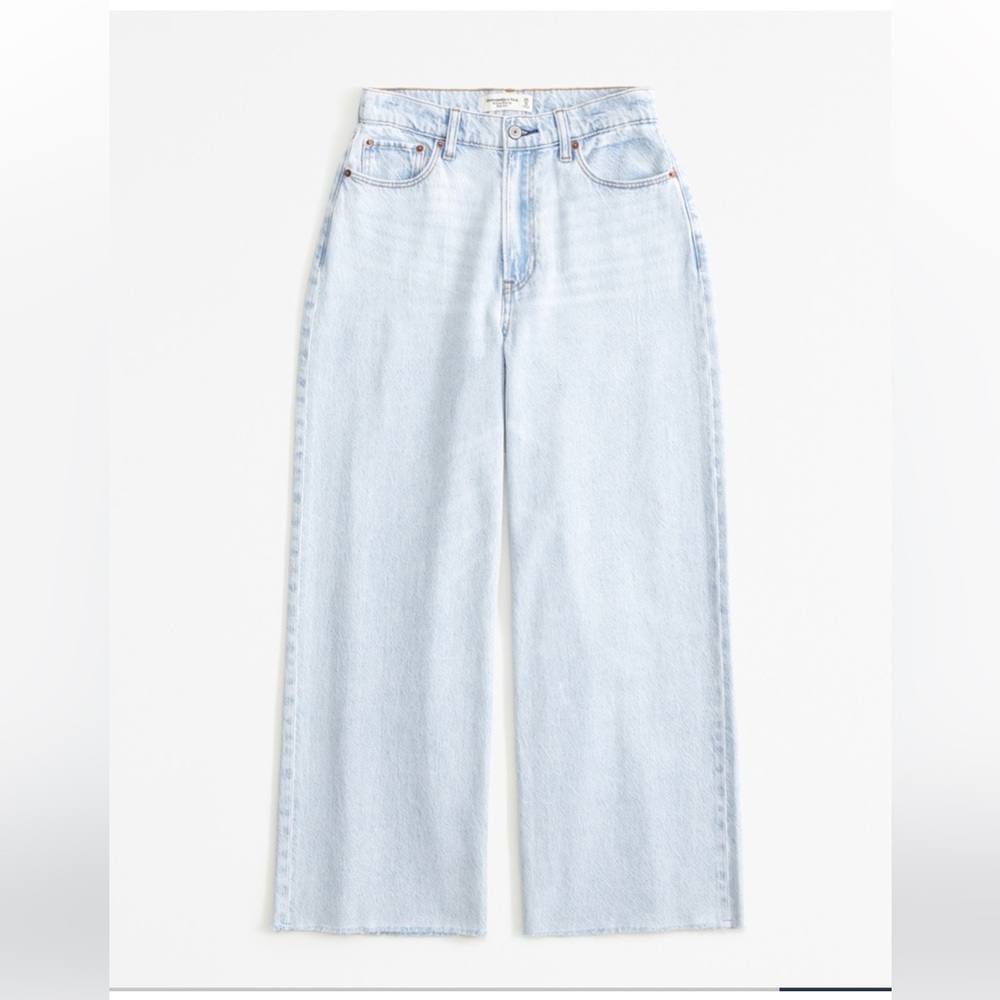 Abercrombie & Fitch Curve Love High Rise Wide Leg Cropped Jean - Picture 3 of 9